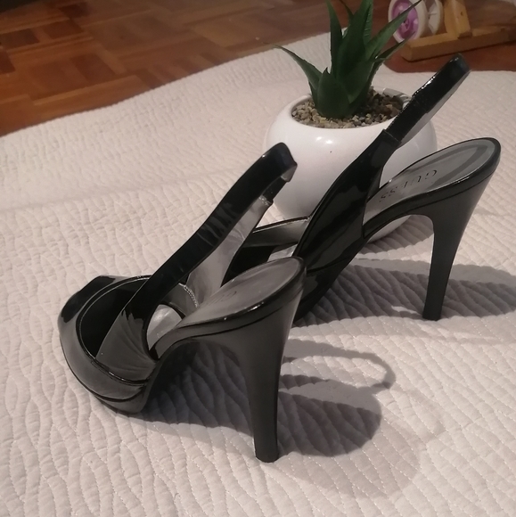 Magnificent Guess Sandal 5 and a half - Picture 4 of 4